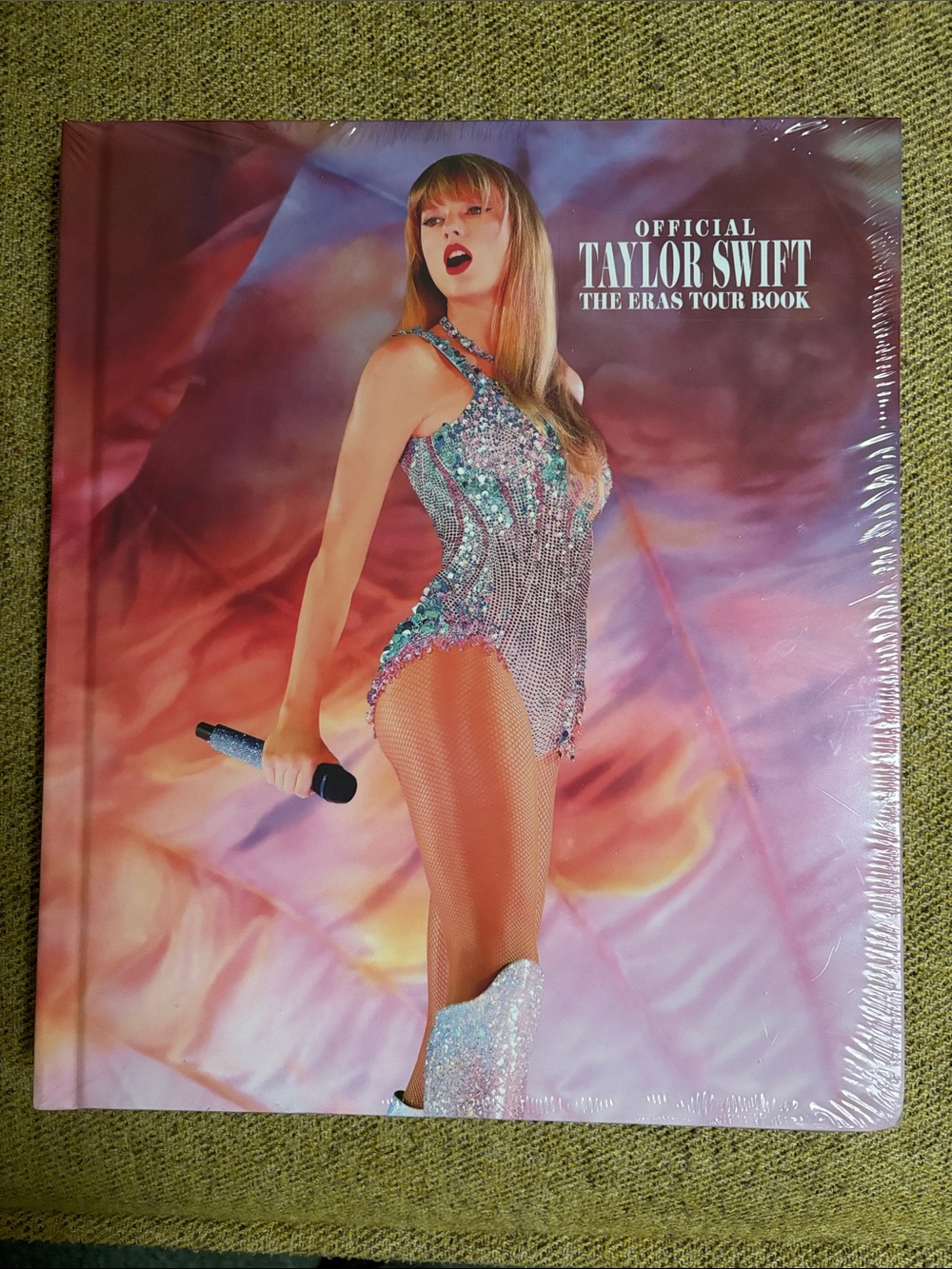 NEW OFFICIAL TAYLOR SWIFT THE ERAS TOUR BOOK